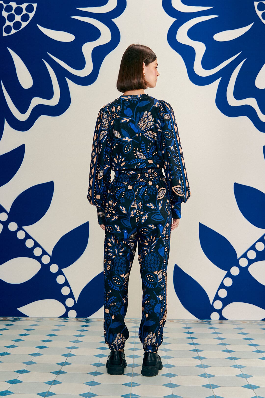 Farm Rio Black Macaw Forest Sweatpants