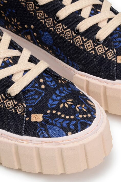 Farm Rio Black Macaw Forest Flatform Sneaker