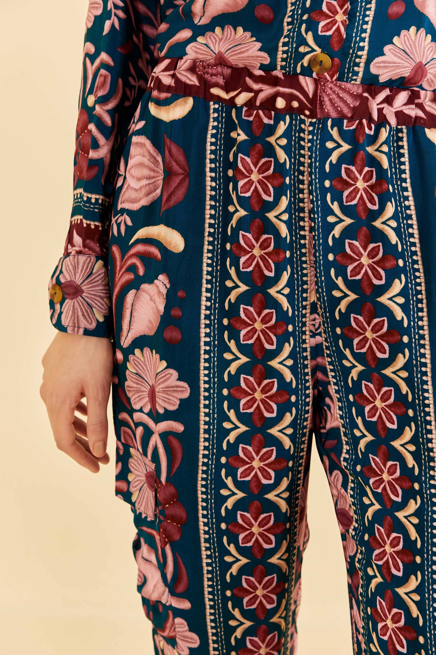 Farm Rio Teal Seashell Tapestry Cargo Pants