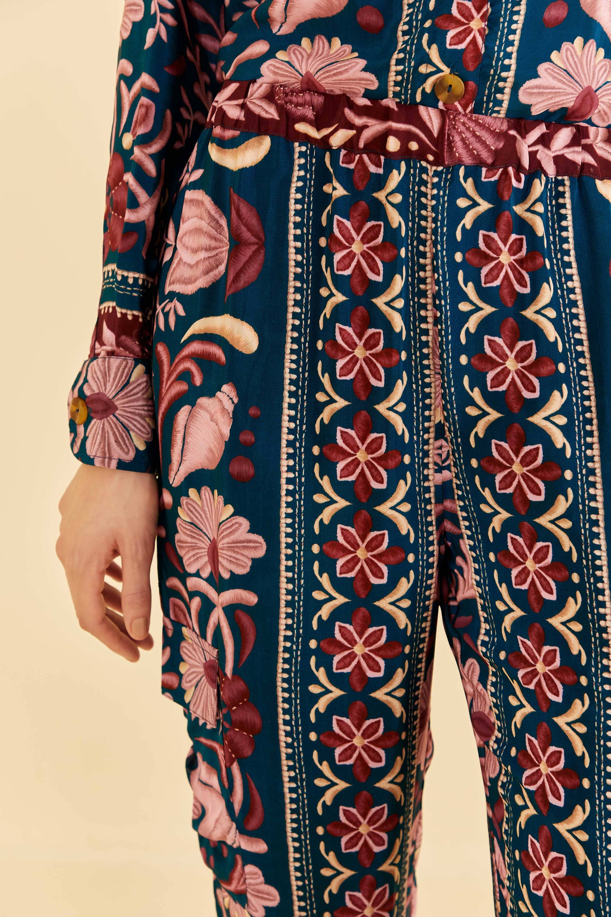 Farm Rio Teal Seashell Tapestry Cargo Pants