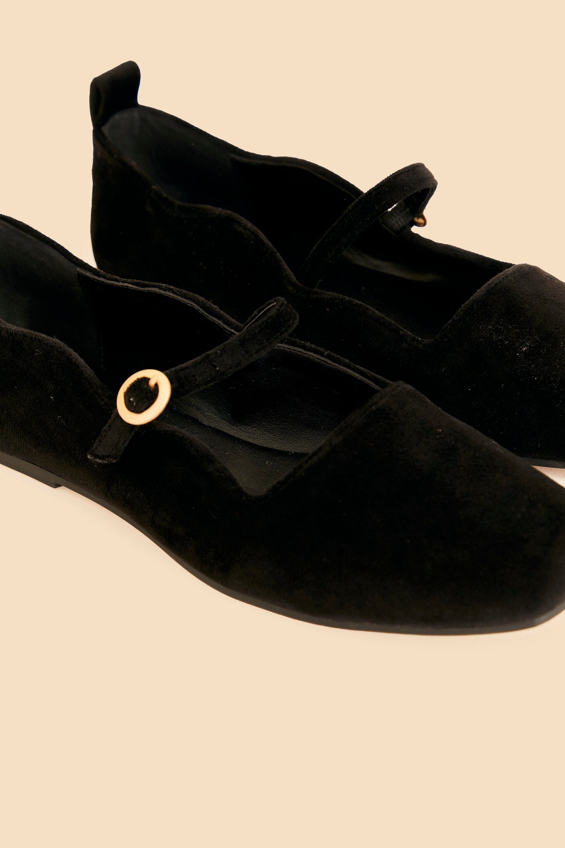 Farm Rio Black Pointed Toe Pump