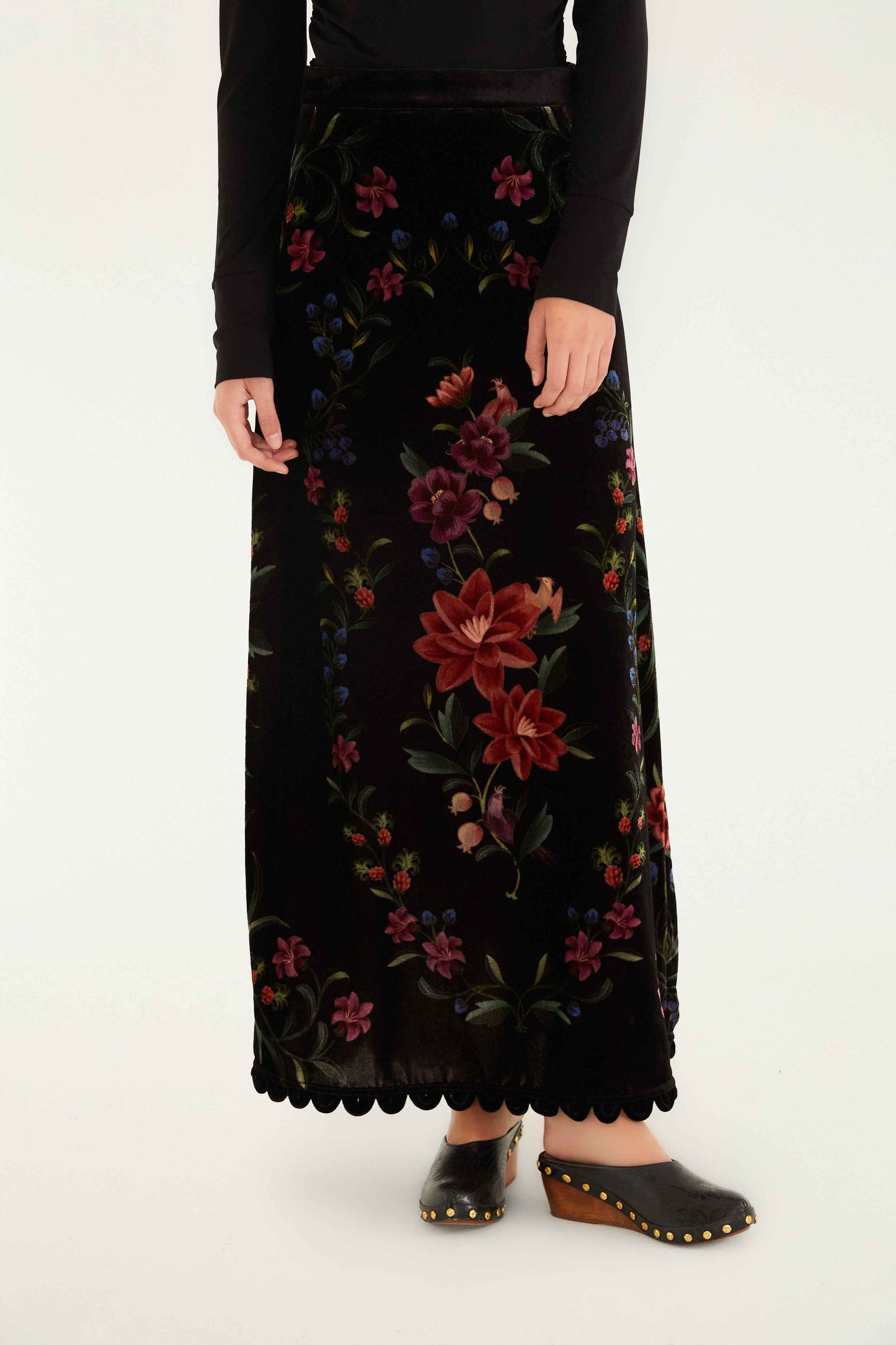 Farm Rio Black Belle Garden Scallop Hem Midi Skirt